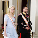 5 April: The Crown Prince and Crown Princess attends ceremony welkoming the President of Lithuania to Norway. Here they arrive for the gala banquet held in honour of the President at the Royal Palace (Photo: Erlend Aas / Scanpix)